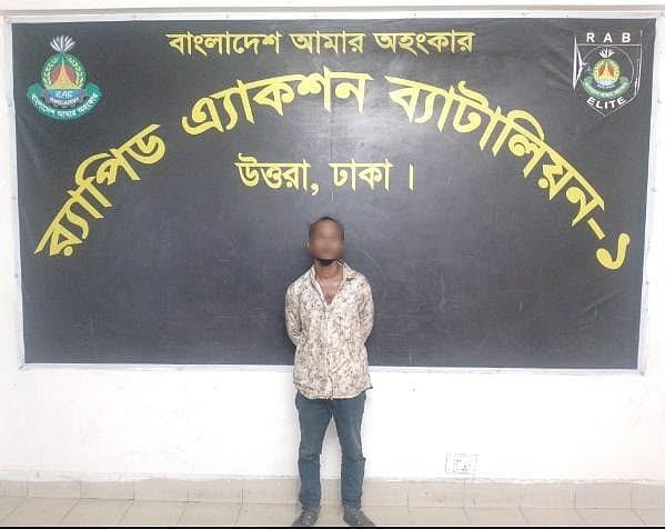 এক্সপ্রেসওয়েতে লাশ উদ্ধারের ঘটনায় সন্দেহভাজন তিন ব্যক্তি গ্রেপ্তার, বাস জব্দ