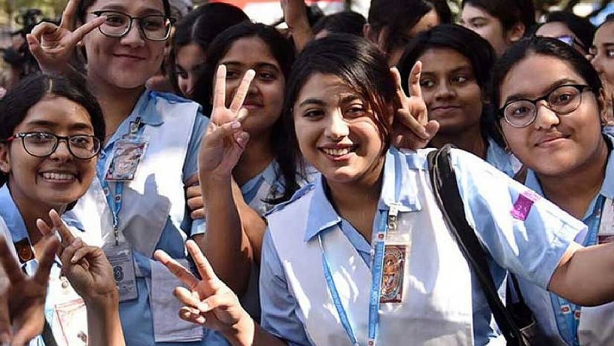 কলেজে ভর্তিতে আবেদন চলছে,  করবেন যেভাবে