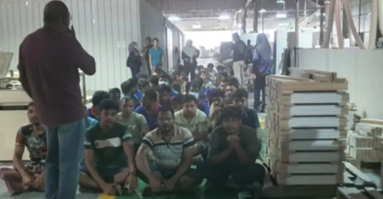 মালয়েশিয়ার তিন কারখানায় অভিযান, আটক ১৫৫ বাংলাদেশি