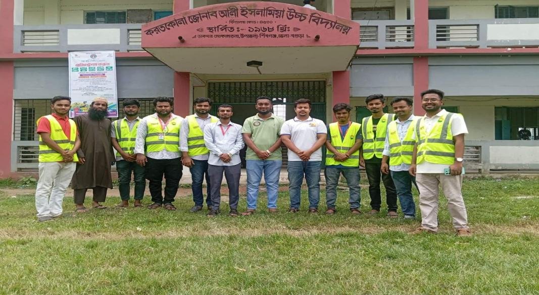 বগুড়ার শিবগঞ্জে আলোকবর্তিকা ফাউন্ডেশনের উদ্যোগে মেধাবী শিক্ষার্থীদের মাঝে শিক্ষা উপকরণ বিতরণ