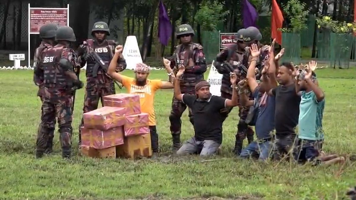 ড্রোন ব্যবহার করে বিজিবির নজরদারি মহড়া