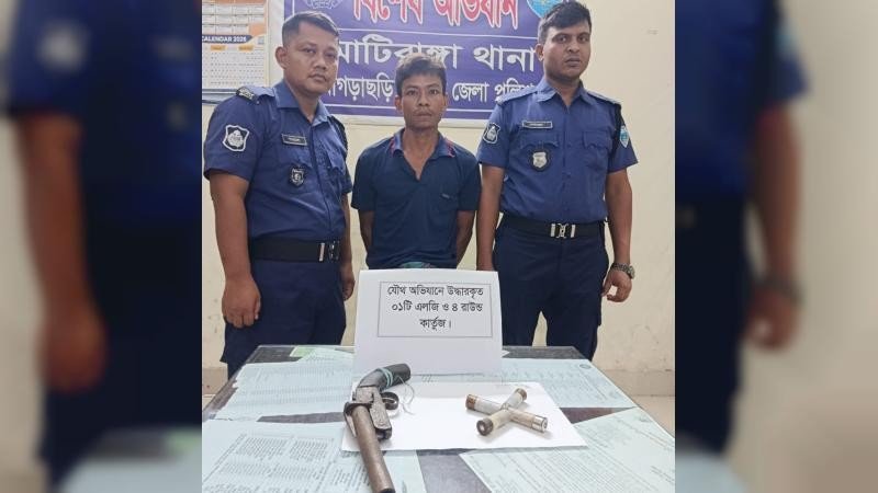 মাটিরাঙ্গায় অস্ত্র, ধর্ষণ ও চাঁদাবাজিতে অভিযুক্ত ইউপিডিএফ কর্মী অস্ত্রসহ আটক