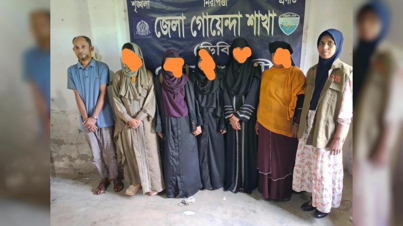 হোটেলে অবৈধভাবে রিলাক্স করতে গিয়ে গ্রেপ্তার ১৮ নারী-পুরুষ