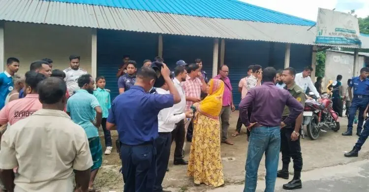 গুদামে মজুত ৯২০ বস্তা সার উদ্ধার, ডিলারের বিরুদ্ধে মামলা
