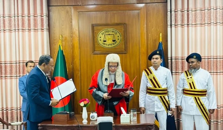 পিএসসির চেয়ারম্যান হিসেবে ড. নাজমুজ্জামানের শপথ গ্রহণ