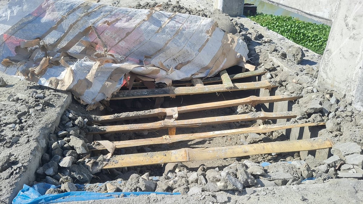 টাঙ্গাইলে সেতুতে রডের বদলে বাঁশ: প্রকৌশলী বরখাস্ত, দুজনকে কারণ দর্শানোর নির্দেশ