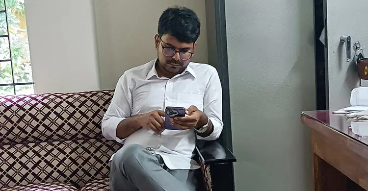 ফরিদপুরে প্রকল্প শেষ হলেও সরকারি দপ্তর ছাড়ছেন না কর্মকর্তা