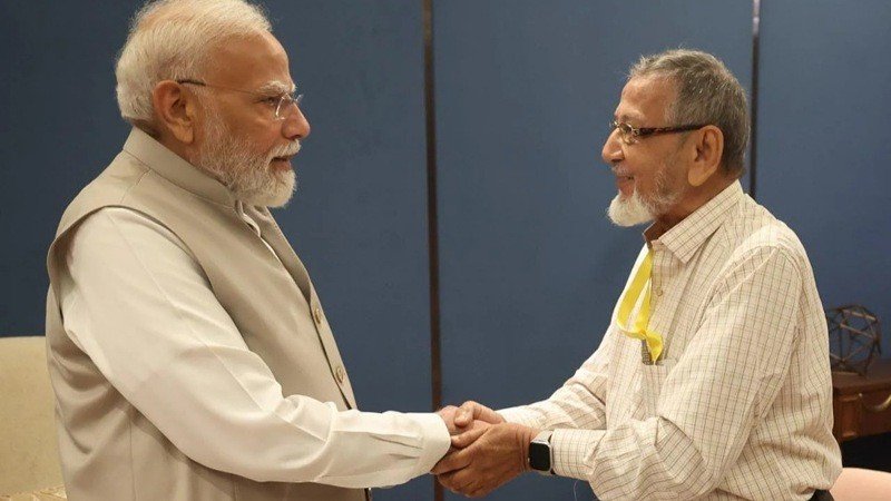 জমি ফেরত পেতে সহপাঠী প্রধানমন্ত্রী মোদির কাছে বিচার ৮১ বছরের আসগরের