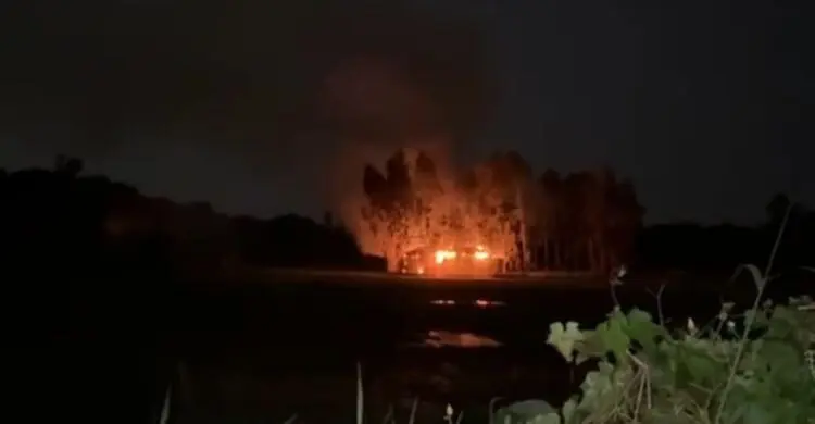 পটিয়ায় মাদকের আস্তানায় জনতার আগুন