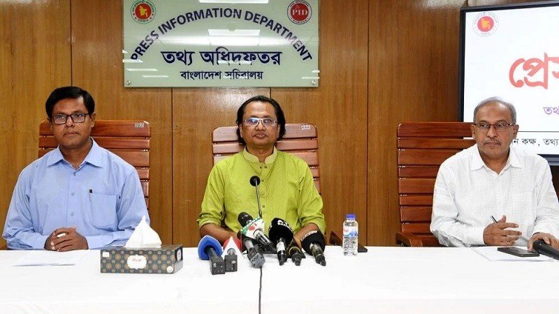 দু–একটা ককটেল ফুটিয়ে সরকারের কিছু করা যাবে না: তথ্য উপদেষ্টা