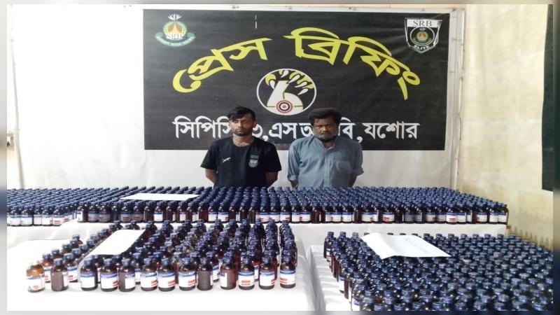 যশোরে কাভার্ডভ্যান ভর্তি ভারতীয় সিরাপসহ চালক-হেলপার আটক