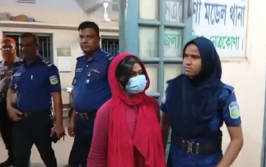 ফ্যামিলি কার্ড দেওয়ার কথা বলে টাকা নেওয়ার অভিযোগে এনসিপি নেত্রী গ্রেপ্তার