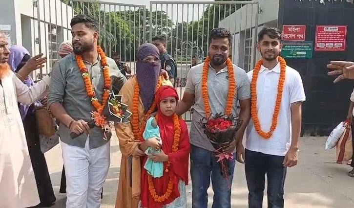 সাড়ে ৭ বছর পর ৮ আসামি কারাগারমুক্ত, স্বজনদের আনন্দাশ্রু