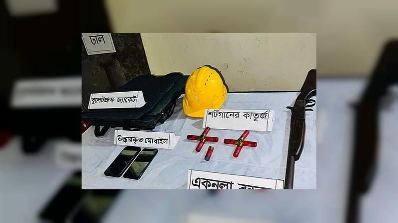 নরসিংদীর রায়পুরায় যৌথ অভিযান: ১৩৬ হাতবোমা ও অস্ত্রসহ গ্রেপ্তার ৩