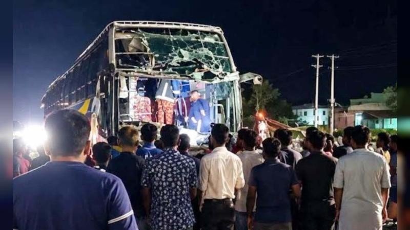 কুমিল্লায় স্লিপার বাসে আগুন, অল্পের জন্য রক্ষা পেলেন যাত্রীরা