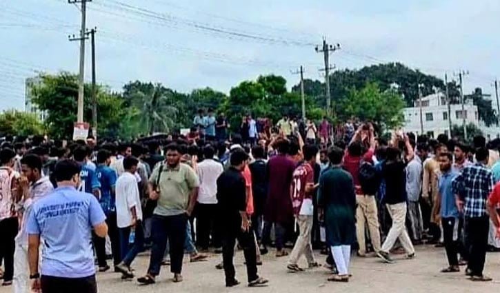 অপ্রতিম হত্যার বিচার দাবিতে ঢাকা-চট্টগ্রাম মহাসড়ক অবরোধ