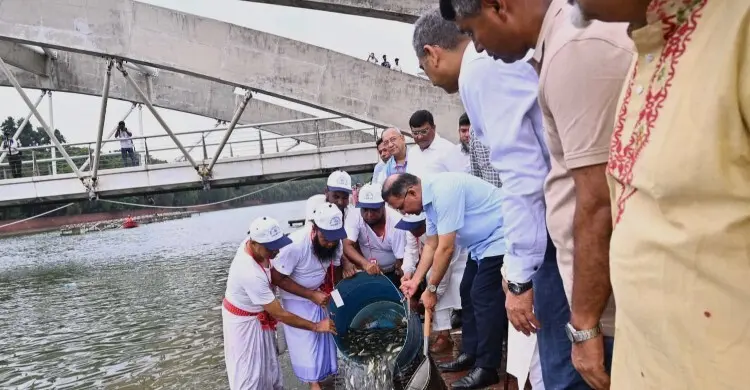 জিয়া উদ্যানে মৎস্য অবমুক্ত করলেন তারেক রহমান