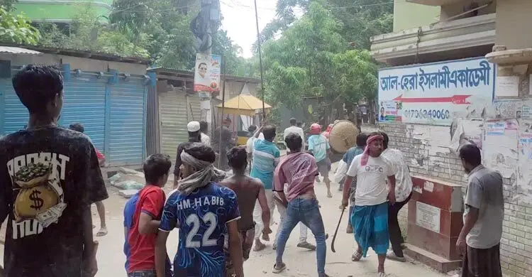 উচ্চ শব্দে মোটরসাইকেল চালানো নিয়ে দু’পক্ষের সংঘর্ষ, আহত ১২