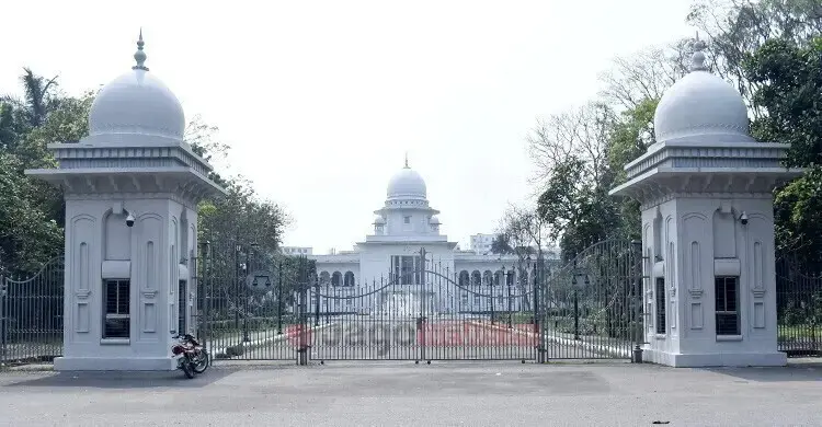 বিচারককে ফৌজদারি মামলা থেকে বিরত থাকার নির্দেশ