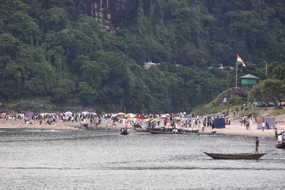 পানি কমেছে পিয়াইনে, বদলে গেছে জাফলং