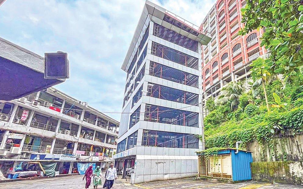 বিলাসী বিপণিবিতান, পরীক্ষাগার, ধুলা পরিষ্কারের গাড়িসহ ১৪২ কোটি টাকার প্রকল্প অচল