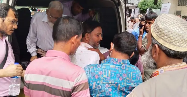 মতিঝিলে ইসলামী ব্যাংকের সামনে দুই পক্ষের সংঘর্ষ
