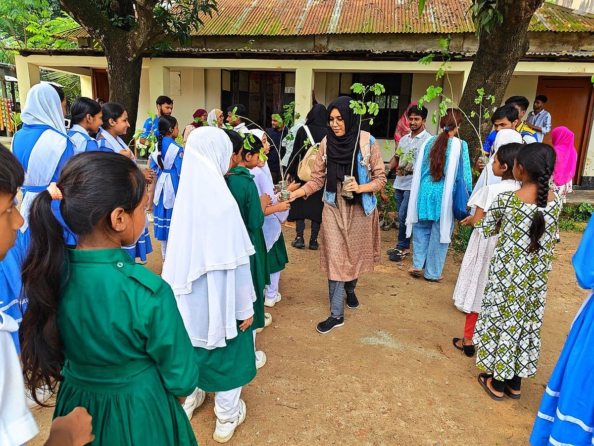 শিক্ষার্থীদের মধ্যে পরিবেশ রক্ষার দায়িত্ববোধ তৈরি হোক