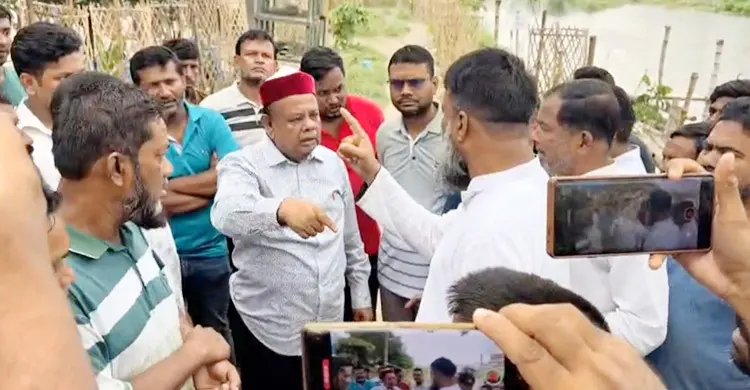 ‘আপনি আমাদের মাথা বিক্রি করছেন’ বিএনপি নেতাকে যুবদল নেতা