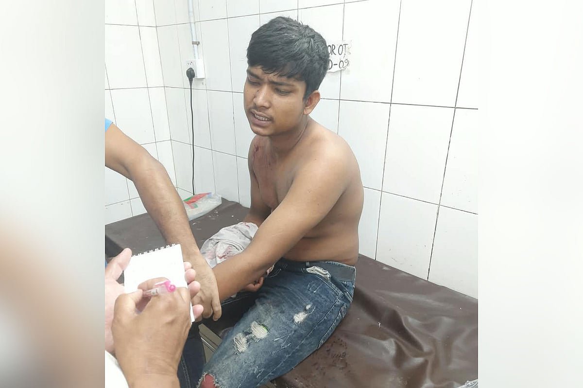 গেন্ডারিয়ায় বিদ্যুৎ–সংযোগ বন্ধ করে এলোপাতাড়ি গুলি, নারীসহ তিনজন গুলিবিদ্ধ