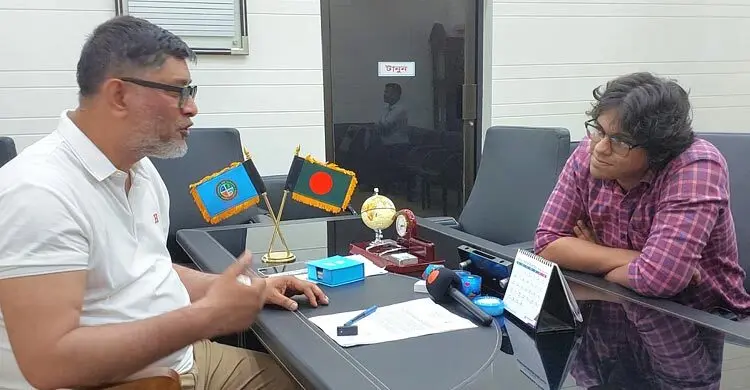 ‘ঘুস.সাইট’ তৈরি করা সেই কিশোরের সঙ্গে জেলা প্রশাসকের বৈঠক