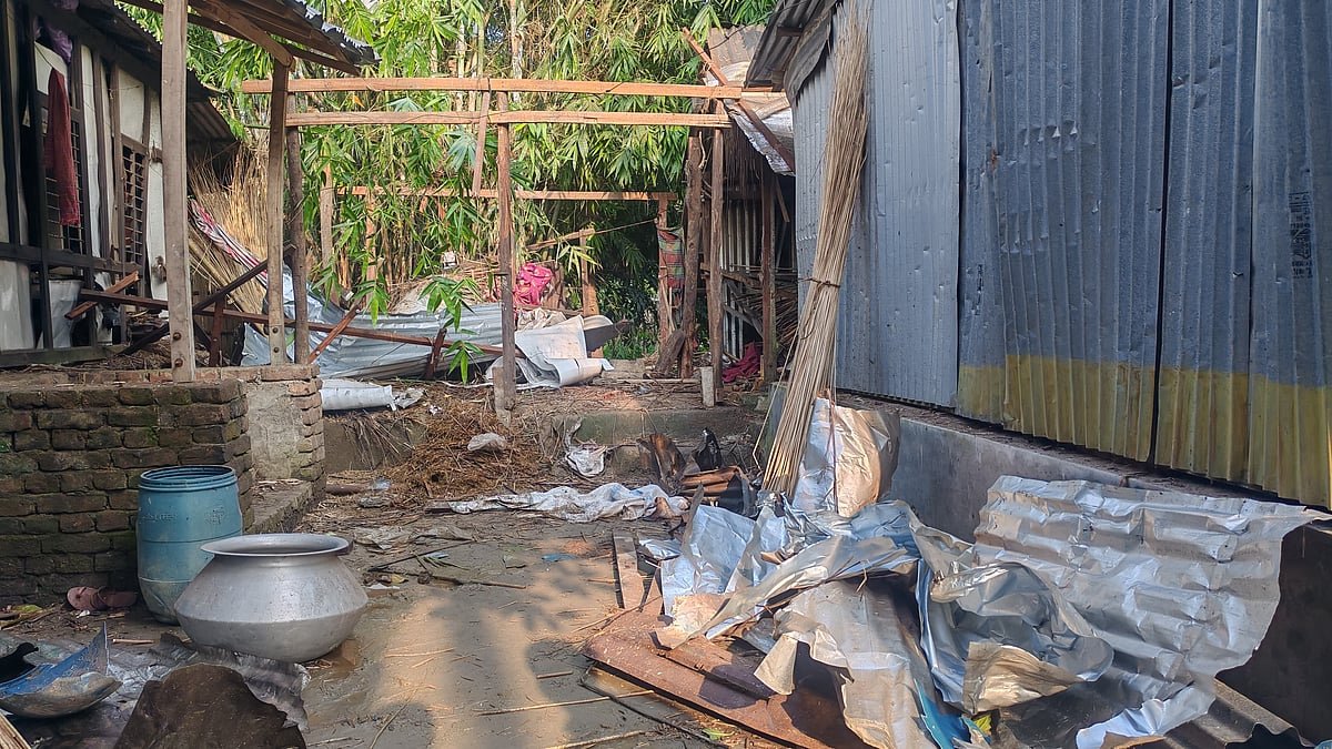 রান্নাঘরে বালতিতে মজুত করে রাখা ছিল ককটেল, বিস্ফোরণে গৃহবধূ সংকটাপন্ন
