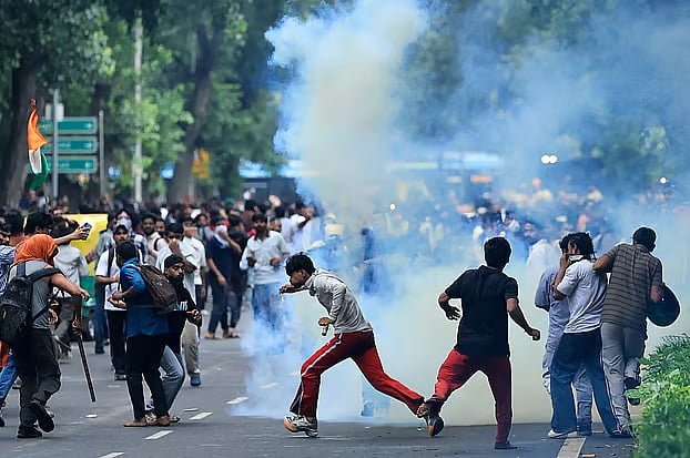 ভারতে ‘তেলাপোকাদের’ দাবি মেনে এফআইআর খারিজ করলেন সুপ্রিম কোর্ট