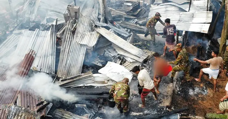 রাঙ্গামাটিতে আগুনে পুড়লো তিন ফার্নিচার কারখানা