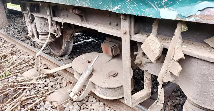 রাজশাহীতে ঢালারচর এক্সপ্রেস ট্রেন লাইনচ্যুত