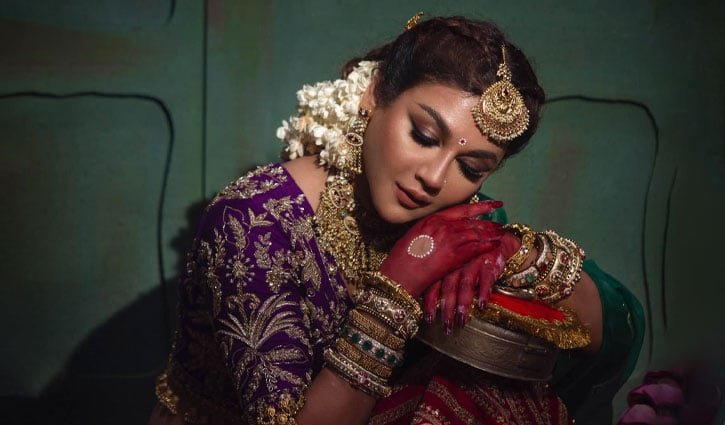 রূপকথার রাজকন্যার সাজে জয়া!
