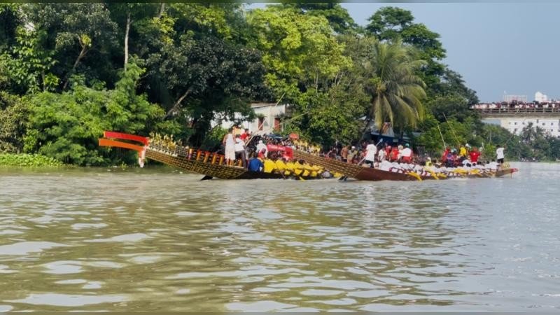 ১৫ বছর পর কুমার নদে নৌকা বাইচ, হাজারো মানুষের ঢল