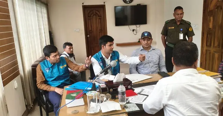 ঘুস-দালালের দৌরাত্ম্য ঠেকাতে ইকুরিয়া বিআরটিএতে দুদকের অভিযান