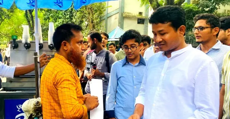 ঢাবিতে ডেঙ্গু প্রতিরোধে ছাত্রদলের স্মারকলিপি, লিফলেট বিতরণ