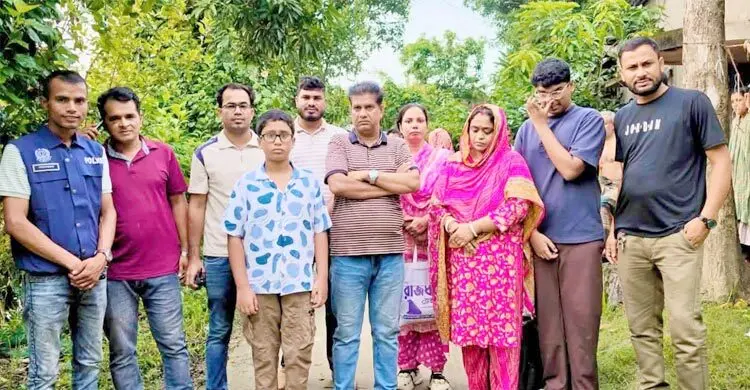 আত্মগোপনে থাকা সোনা ব্যবসায়ীর পরিবারের ৪ সদস্যকে পটিয়া থেকে উদ্ধার