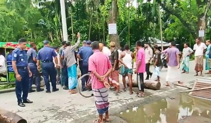 সার সংকট: কুড়িগ্রামে শত বস্তা লুট, লালমনিরহাটে সড়ক অবরোধ