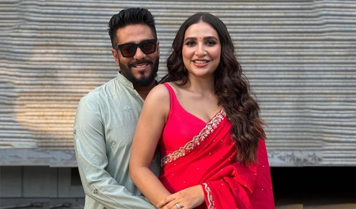 বিচ্ছেদের গুঞ্জনের মাঝেই ছেলের জন্মদিনে এক ফ্রেমে রাজ-শুভশ্রী