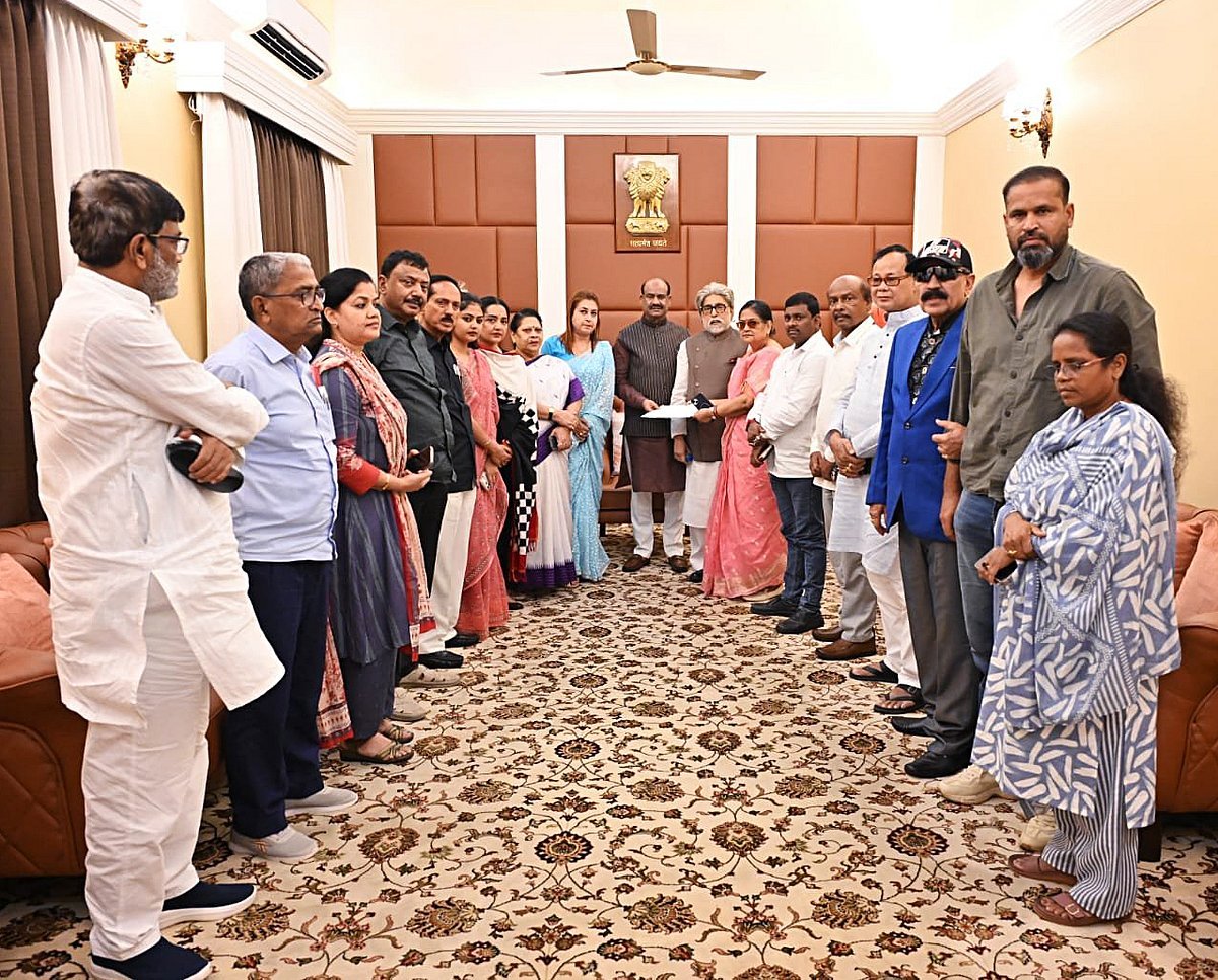 আদালতের নির্দেশে দলত্যাগী তৃণমূলের সংসদ সদস্যদের নোটিশ দিলেন লোকসভার স্পিকার
