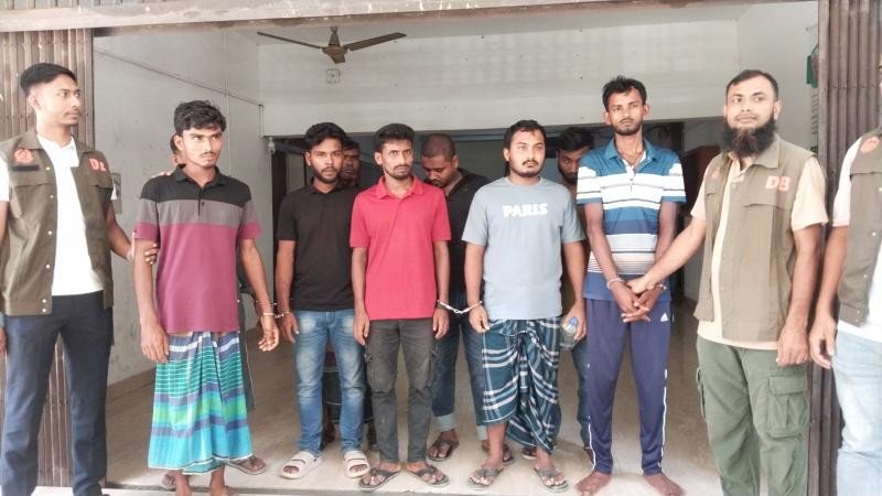 নড়াইলে অনলাইন জুয়া ও প্রতারণার অভিযোগে ৯ জন গ্রেপ্তার