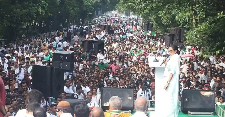 সমর্থকদের ভিড় রাস্তায় কেন, মমতার বিরুদ্ধে ফের মামলা