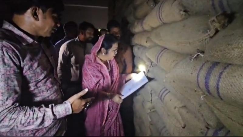 খাদ্য মন্ত্রণালয়কে দুর্নীতিমুক্ত করতে বুঝেশুনে সিদ্ধান্ত নেওয়া হবে: খাদ্যমন্ত্রী