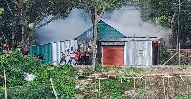 বাজার নামকরণের বিরোধে মাইকে ঘোষণা দিয়ে দুই গ্রামের সংঘর্ষ, আহত ৩০