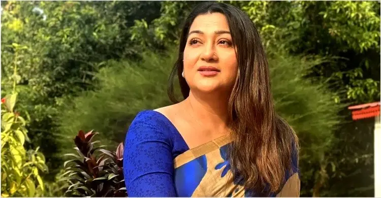 প্রথম পারিশ্রমিক হাতে পেয়ে যা করেছিলেন দীপা খন্দকার