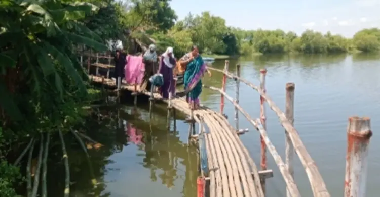 ছয় বছরেও কাটেনি আম্পানের ক্ষত, দুর্ভোগে ৬ গ্রামের ২৮ হাজার মানুষ