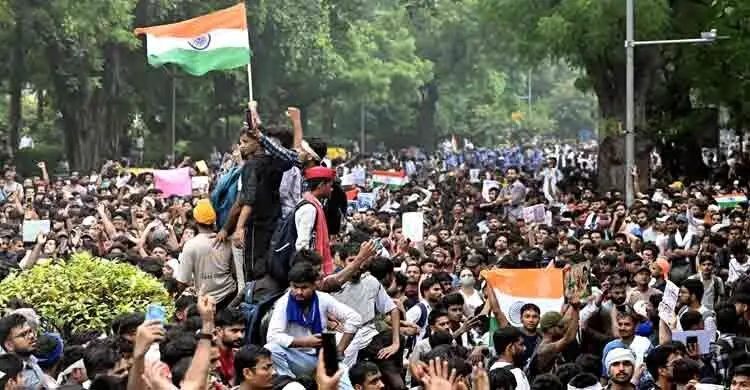 ভারতে ফের রাস্তায় নামার ঘোষণা তেলাপোকা পার্টির