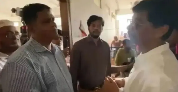 হাসপাতালের শৌচাগার দেখে মন্ত্রী বললেন, ‘হারপিক নিয়ে আসেন, ক্লিন করবো’